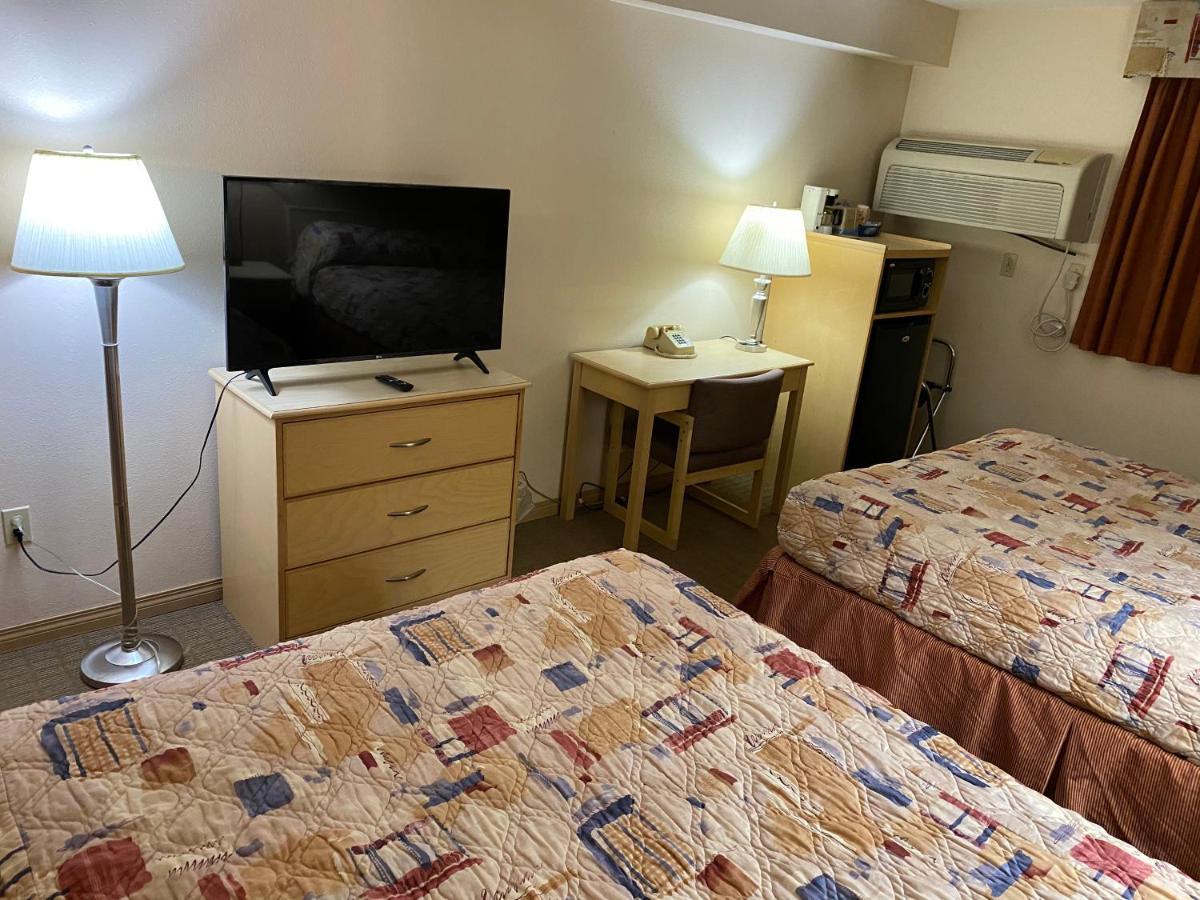 Lone Star Hotel North Battleford Bagian luar foto