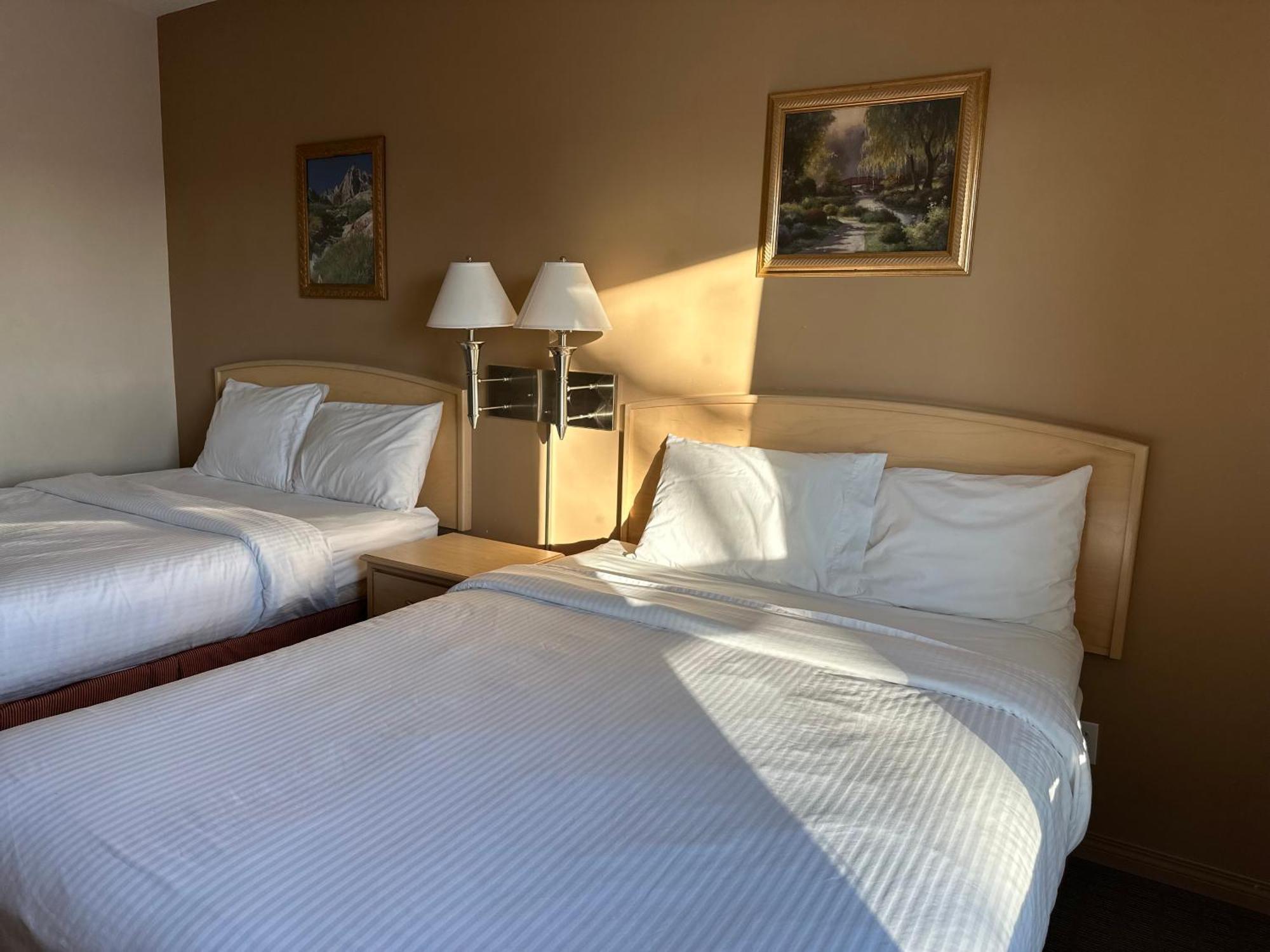 Lone Star Hotel North Battleford Bagian luar foto