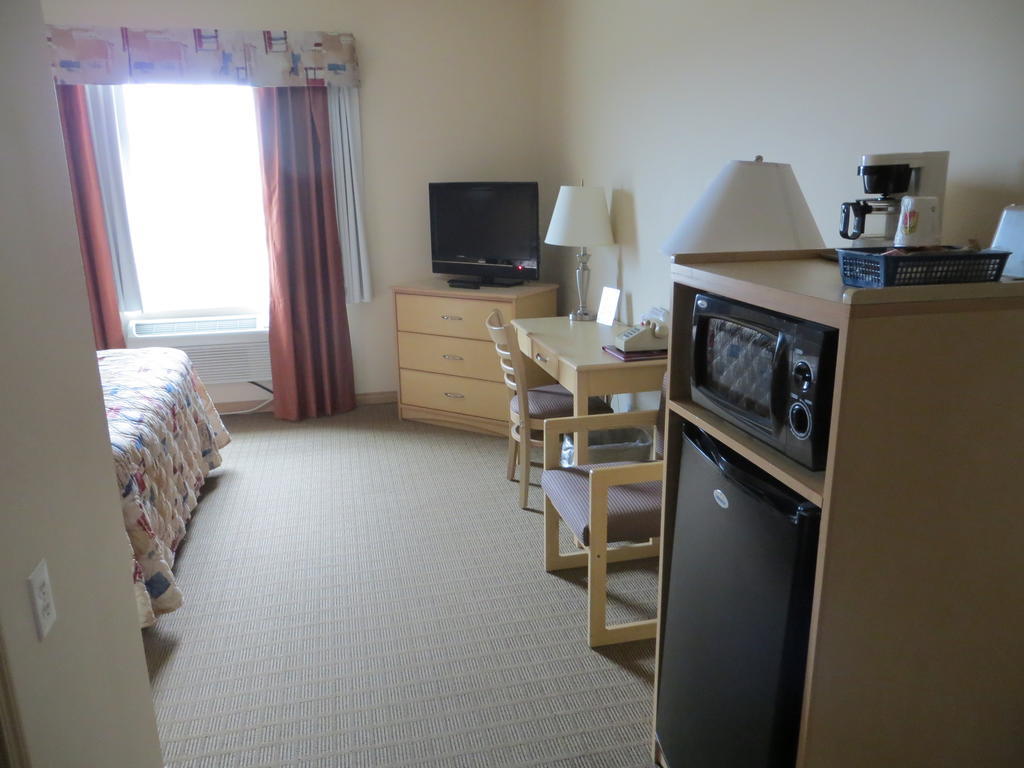 Lone Star Hotel North Battleford Bagian luar foto