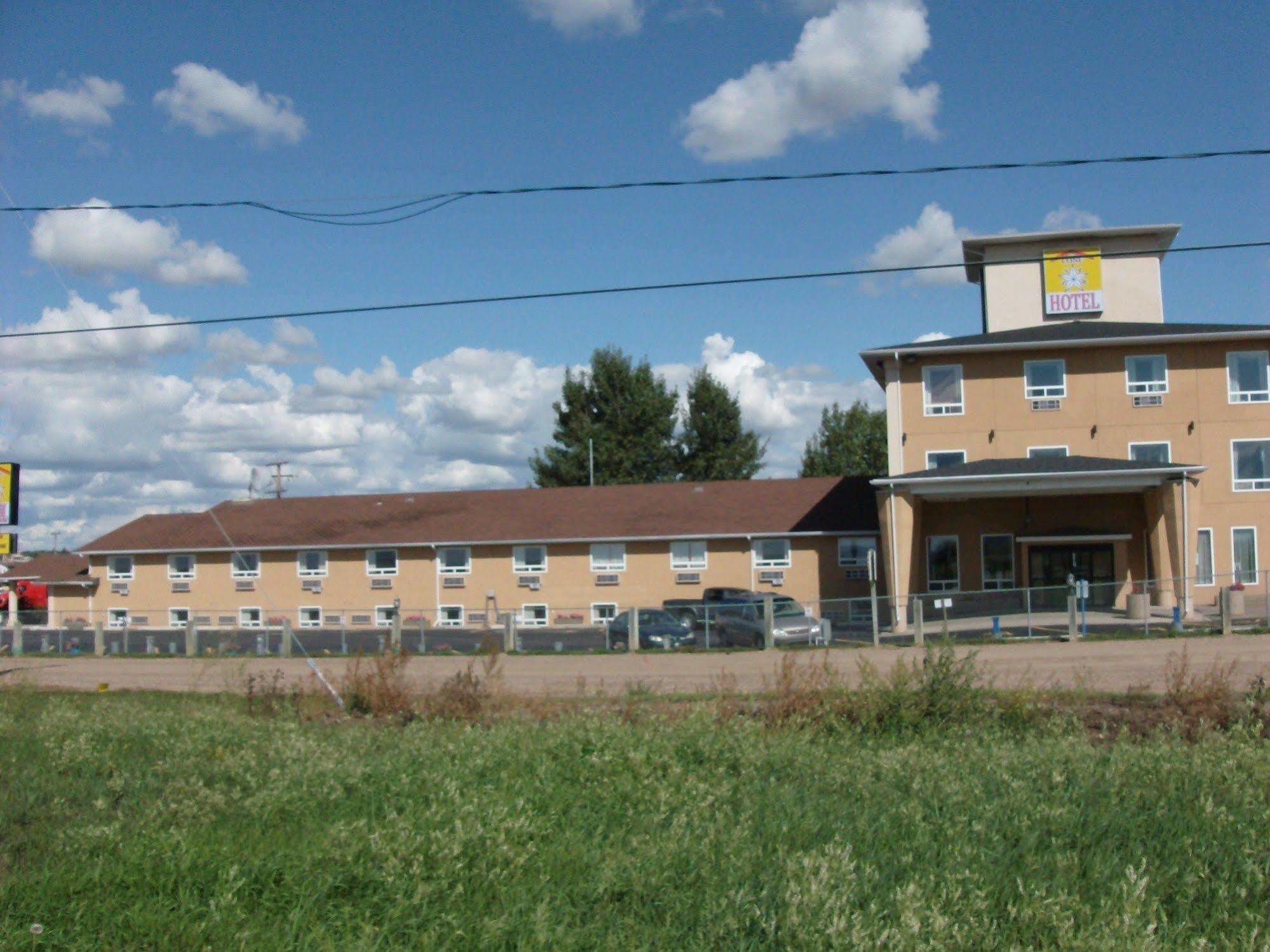 Lone Star Hotel North Battleford Bagian luar foto