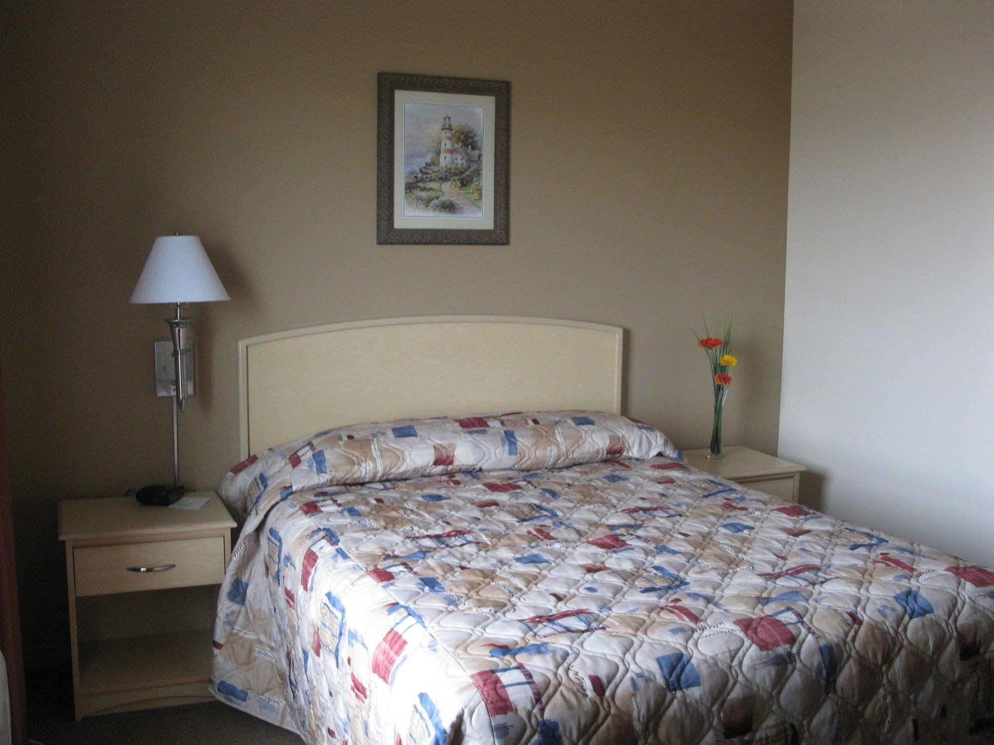 Lone Star Hotel North Battleford Bagian luar foto